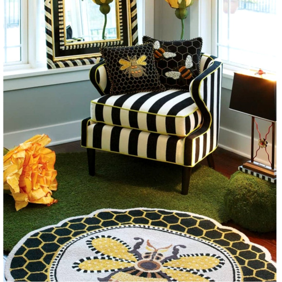 MACKENZIE-CHILDS Queen Bee Rug 4' Round New - Picture 3 of 7